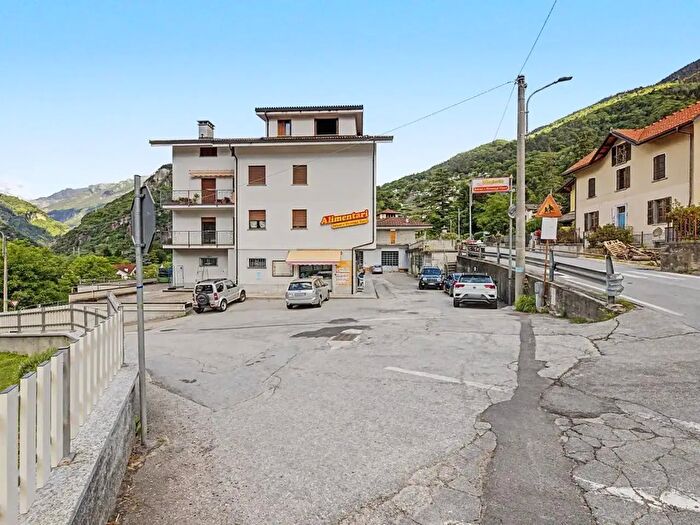 Appartamento trilocale in vendita in Via Flavio Parvis Snc, Varzo