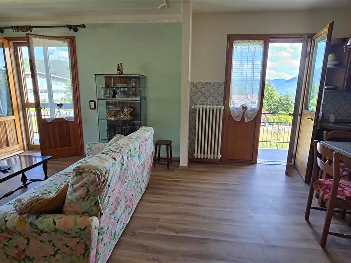 Casa con 5 locali in vendita in Pievepelago