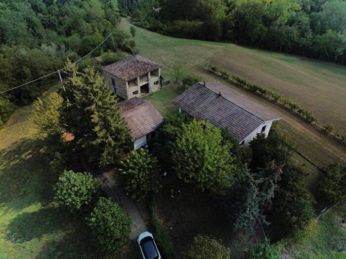 Casa quadrilocale in vendita in Via Levito, Serramazzoni
