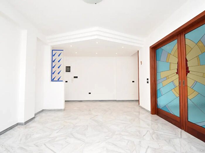 Appartamento con 7 locali in vendita in Viale Aldo Moro, Brindisi