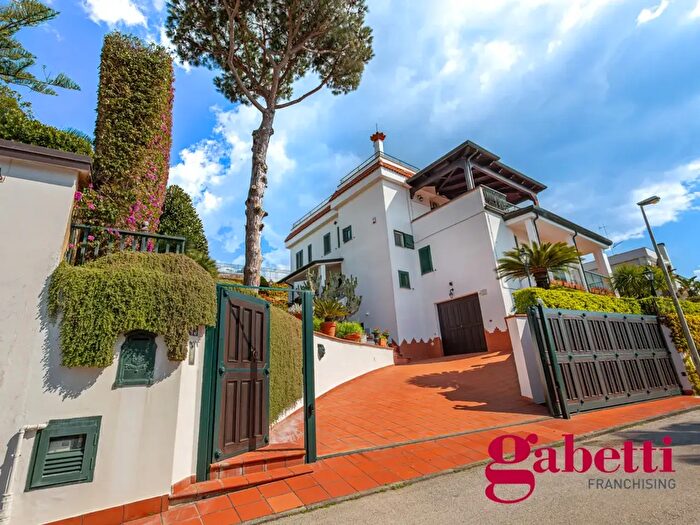 Casa in vendita in Via Montenuovo Licola Patria, Pozzuoli