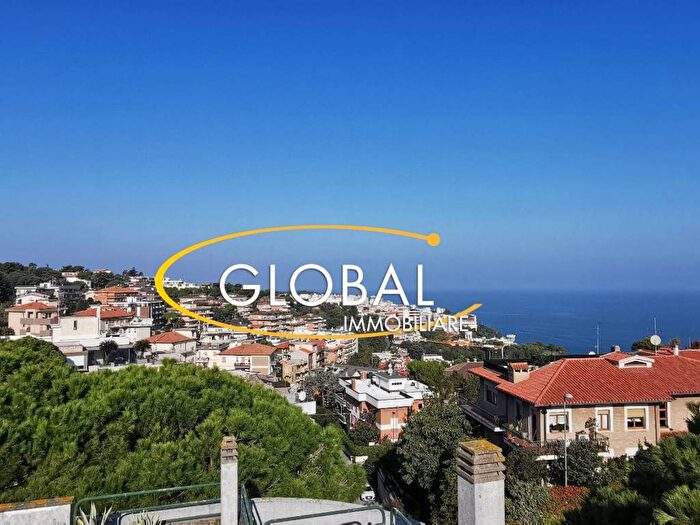 Casa con 6 locali in vendita in Pietralacroce, Ancona