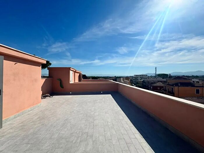 Appartamento trilocale in vendita in Via Lucciano, Roma