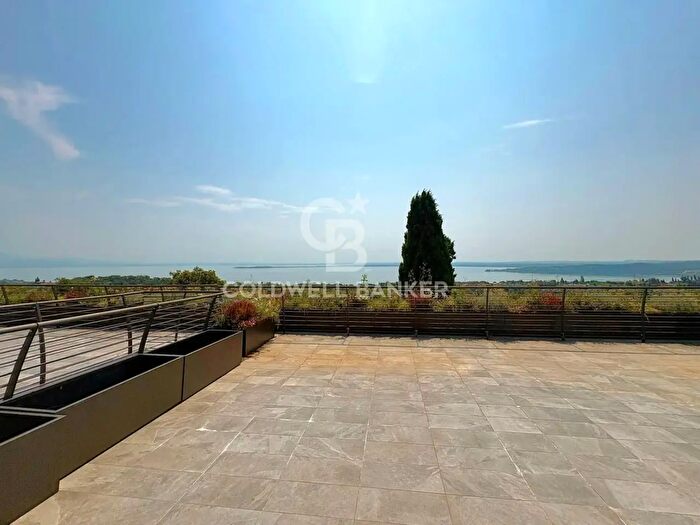 Casa quadrilocale in vendita in Via Costa Lunga, Padenghe Sul Garda