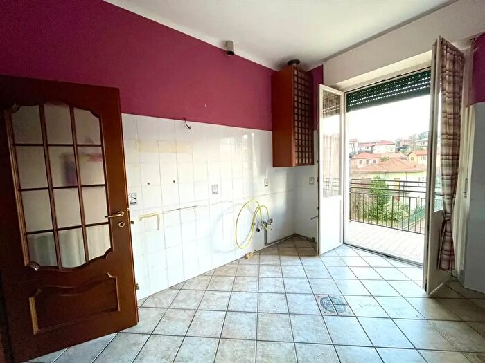 Appartamento quadrilocale in vendita in Via Italo Cremona, Gazzada Schianno