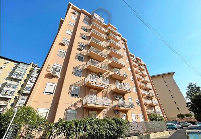 Appartamento quadrilocale in vendita in Via Luigi Cosenz, Palermo