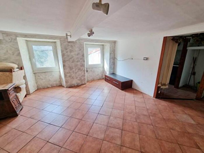 Appartamento con 5 locali in vendita in Frazione Neirone, Neirone