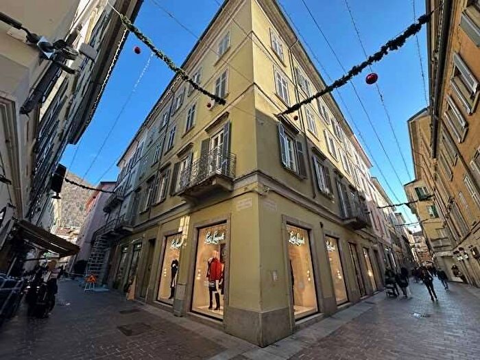 Appartamento bilocale in affitto in Via Rusconi, Centro Storico, Como