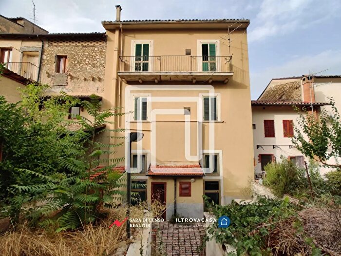 Casa con 9 locali in vendita in Via Roma, Castelvecchio Subequo