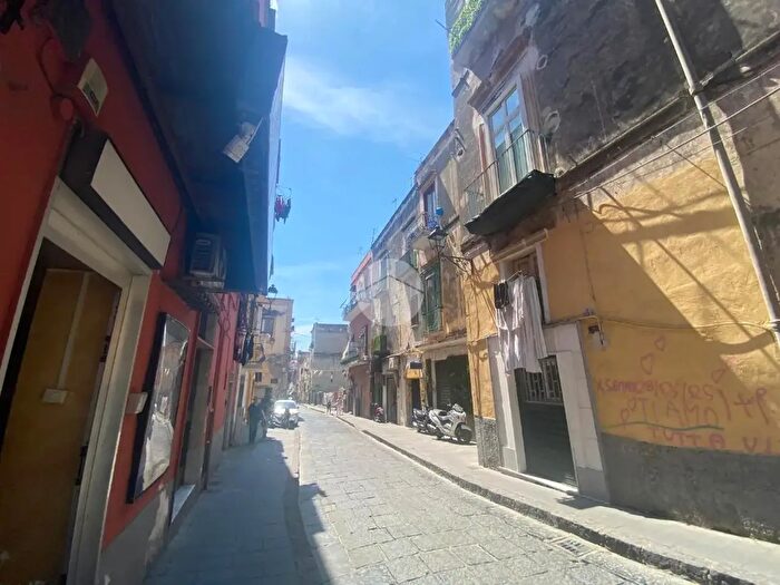 Appartamento bilocale in vendita in Via Piscopia, Torre Del Greco