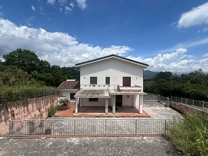 Casa trilocale in vendita in Contrada Valle di Natale, San Giovanni A Piro