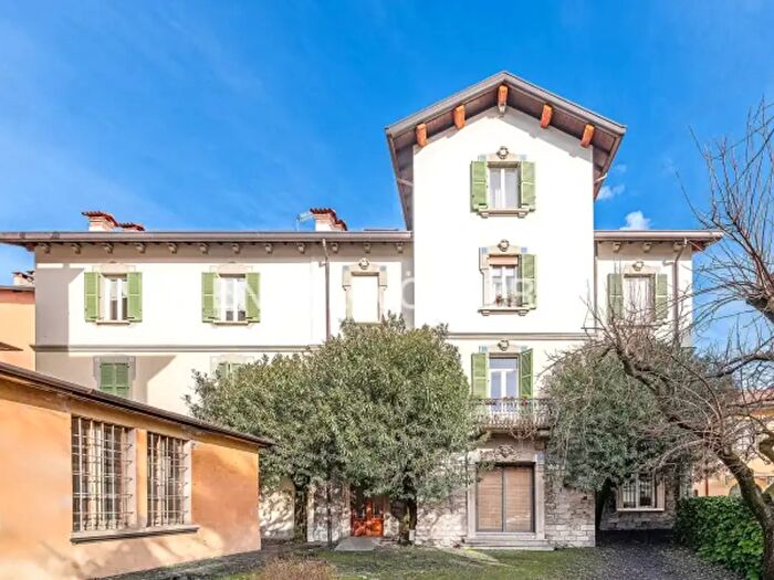 Appartamento trilocale in vendita in Como