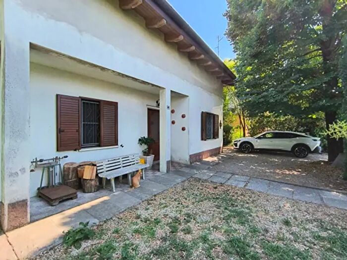 Casa quadrilocale in vendita in Via Argini, Ravarino