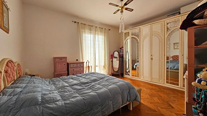 Casa con 8 locali in vendita in Largo Mercatale, Monte San Vito