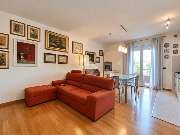Appartamento trilocale in vendita in Via Manzoni, Albignasego