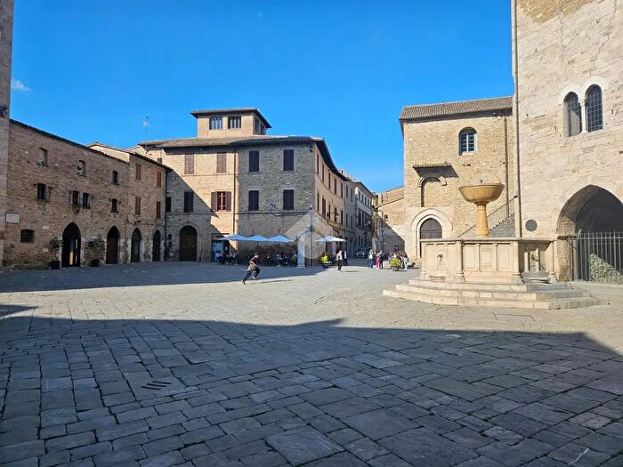 Appartamento trilocale in vendita in Corso Giacomo Matteotti, Bevagna