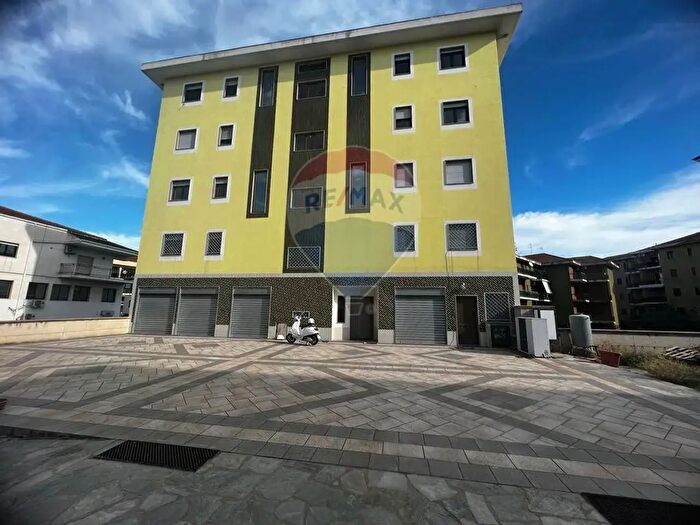 Appartamento con 10 locali in vendita in Via Alcide De Gasperi Snc, CoriglianoRossano