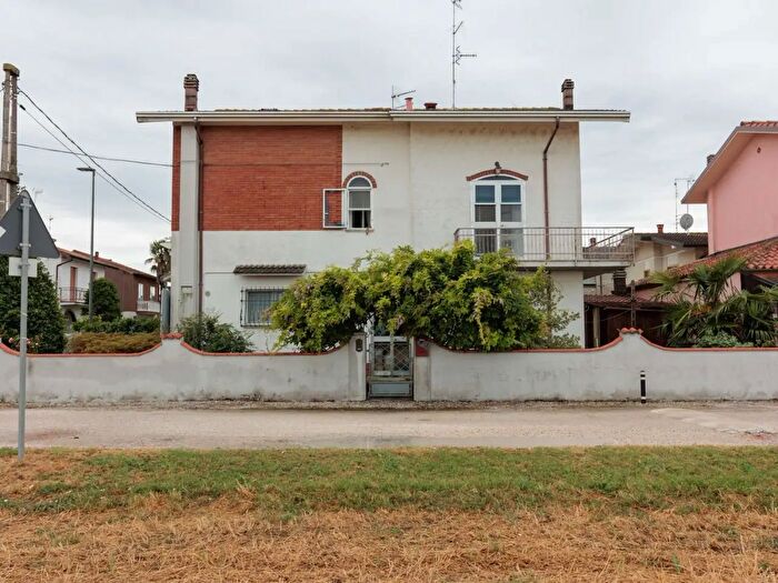 Casa con 5 locali in vendita in Via Parmeggiani, Copparo