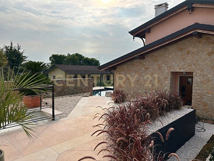 Casa con 10 locali in vendita in Via Corno dAquilio, Lavagno