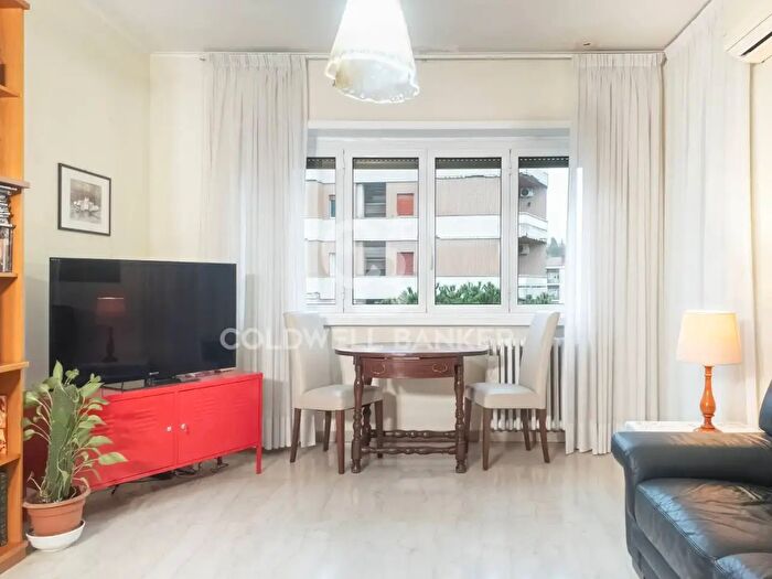 Appartamento con 5 locali in vendita in Via Anastasio II, Roma