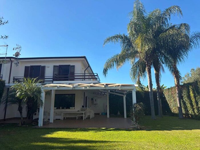 Casa trilocale in affitto in Via Platone, Terrasini