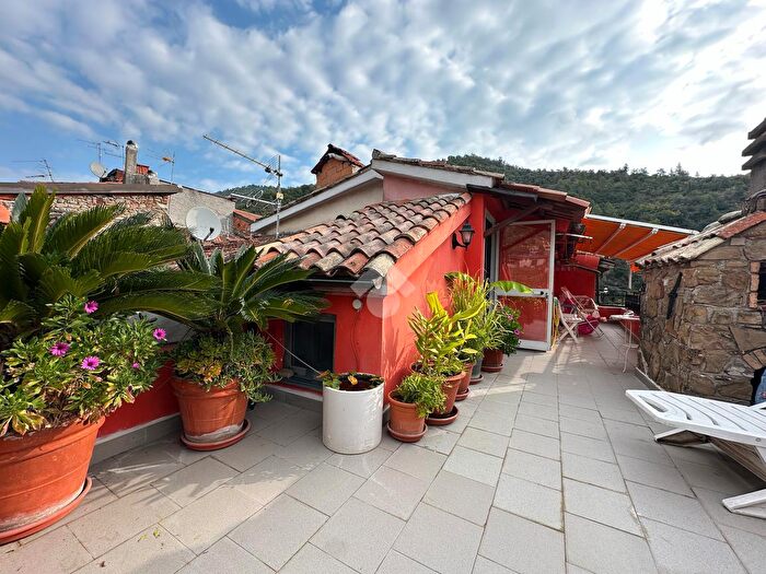 Appartamento trilocale in vendita in Vicolo Cantone, Dolceacqua