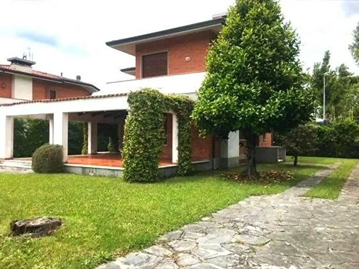 Casa con 5 locali in affitto in Almazia, Forte Dei Marmi