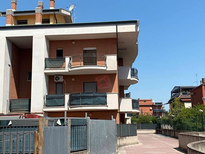 Appartamento bilocale in affitto in Via Fabrizio Chiari, Torre Angela, Roma