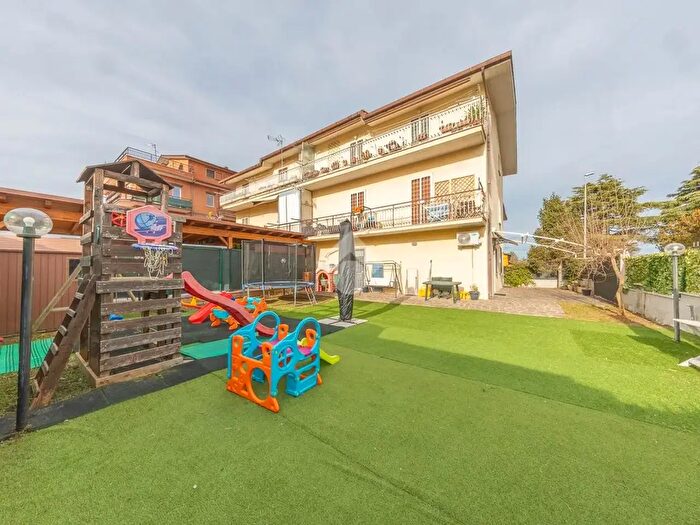 Appartamento trilocale in vendita in Via Massa di San Giuliano, Roma