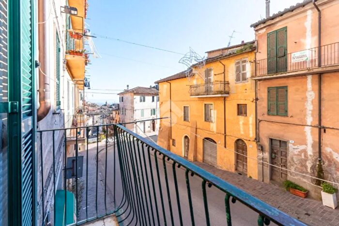 Appartamento quadrilocale in vendita in Via San Martino, Ronciglione