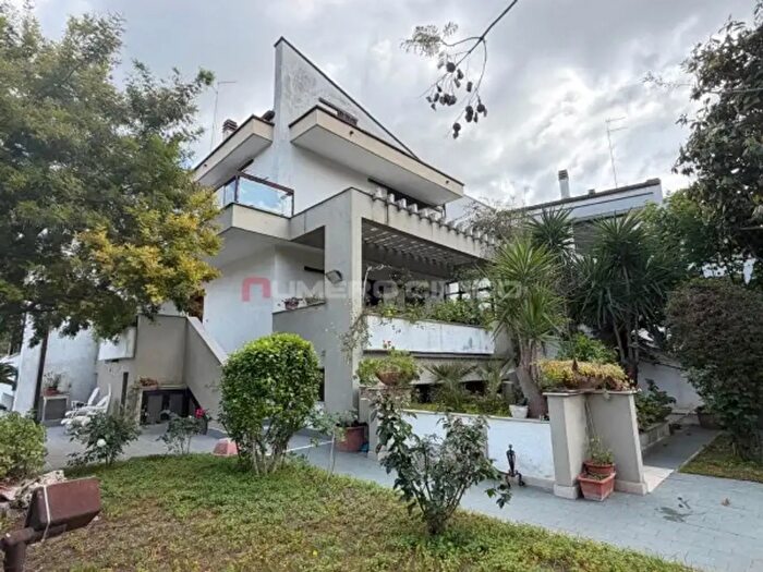 Casa con 6 locali in vendita in Via Antonio Gramsci, Foggia