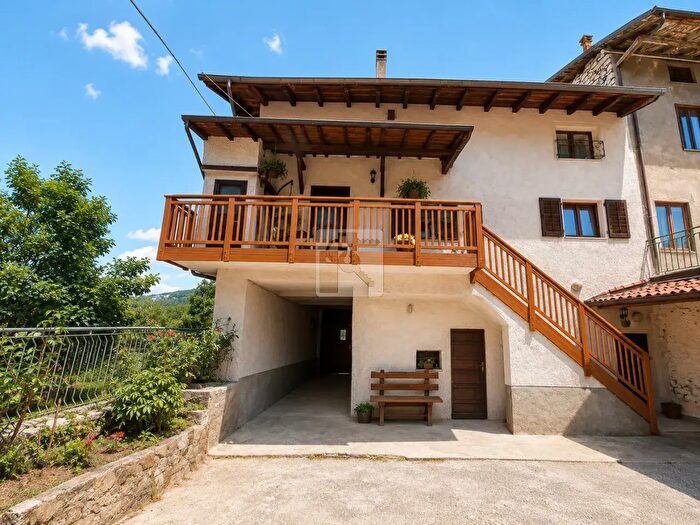 Casa con 5 locali in vendita in Via Sottoprada, Brentonico
