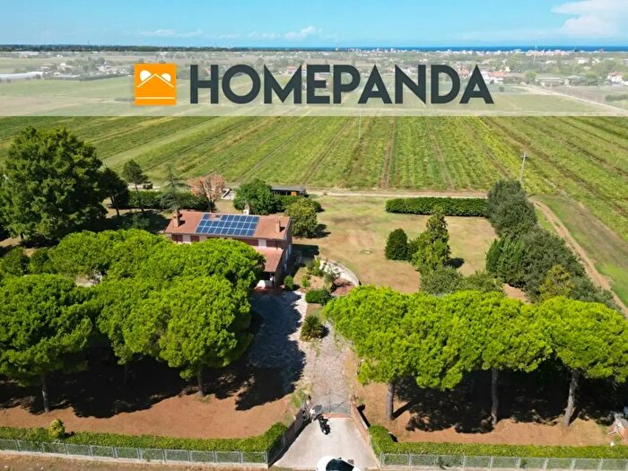 Casa con 9 locali in vendita in Via Orsoleto, Rimini