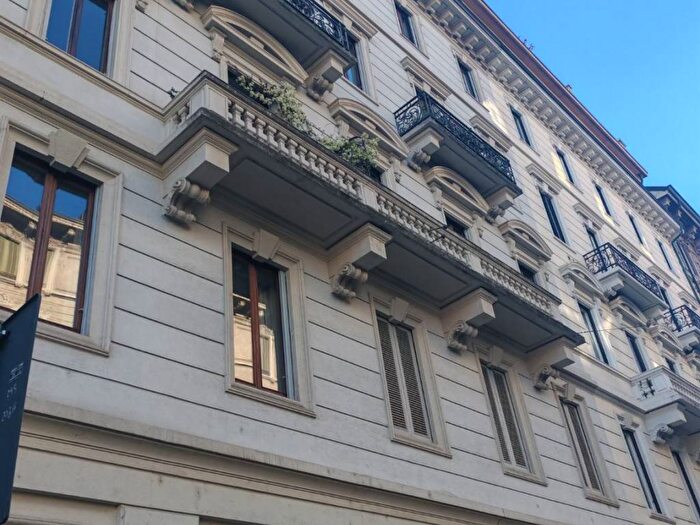 Appartamento trilocale in affitto in Vincenzo Monti, Milano