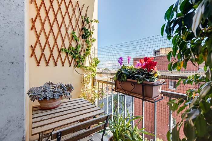 Appartamento trilocale in vendita in Via dei Liburni, Roma