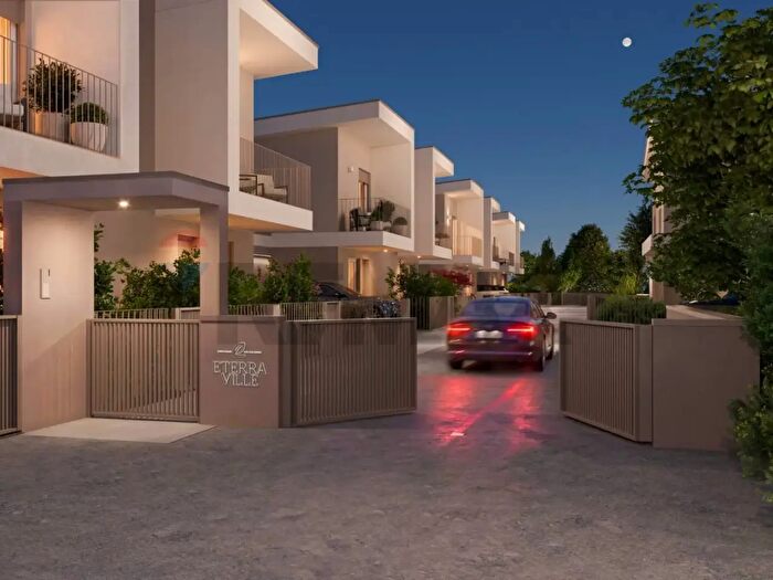 Casa con 5 locali in vendita in Castelnuovo Del Garda