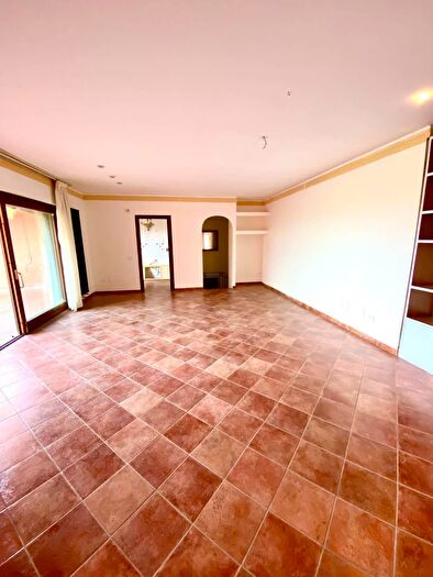 Casa con 9 locali in vendita in Sutri