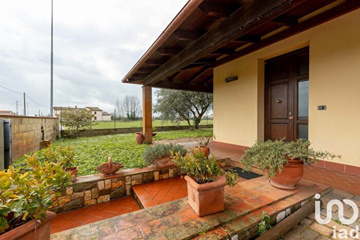 Casa con 7 locali in vendita in Via SantIsidoro, Cascina