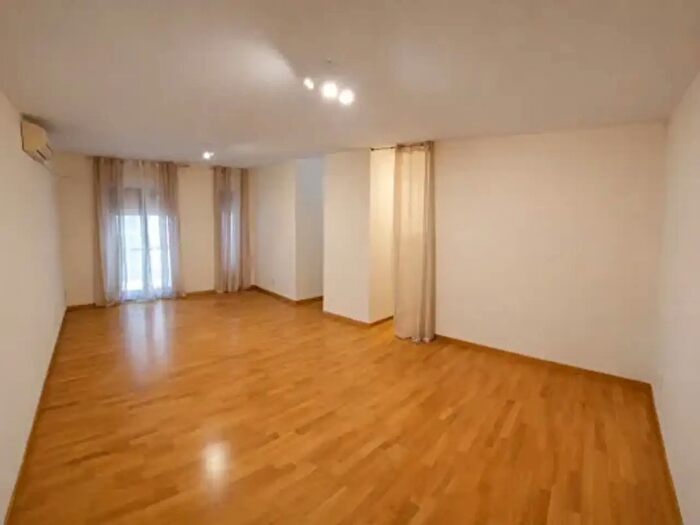 Appartamento quadrilocale in vendita in Via Lovanio, Milano