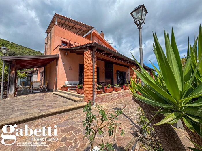 Casa con 6 locali in vendita in Cda Santo Paolo Snc, Patti