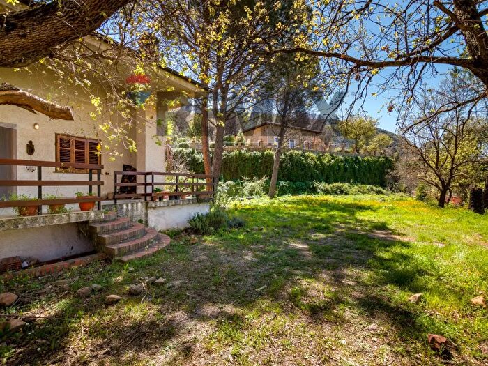 Casa con 6 locali in vendita in Via delle Rondini Contrada Colombo Snc, Cefalu