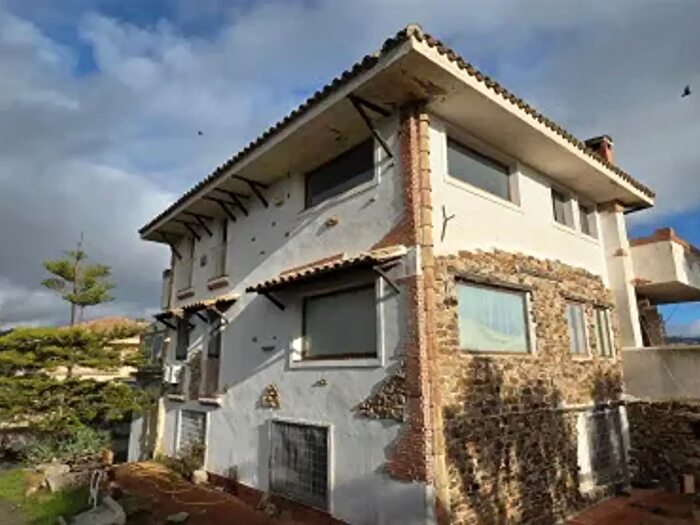 Casa con 6 locali in vendita in Caltanissetta