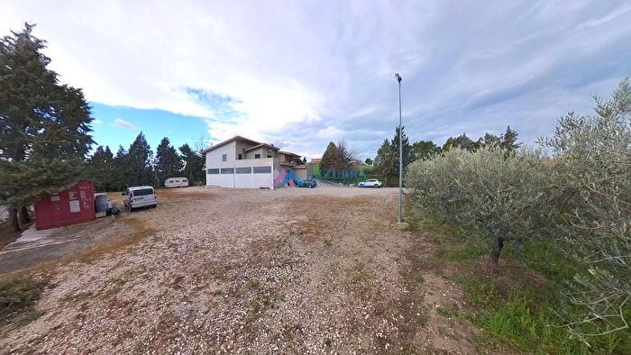 Casa con 10 locali in vendita in Montenero Di Bisaccia