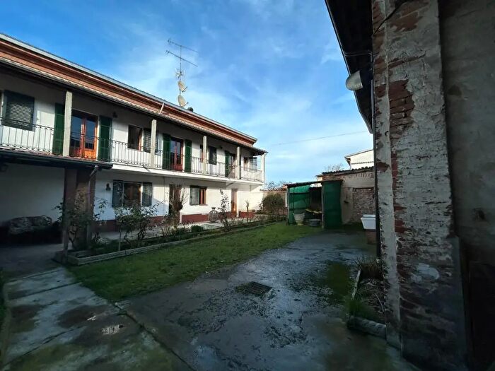 Casa con 7 locali in vendita in Via S Rocco, Bassignana