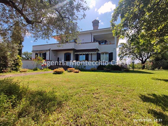 Appartamento con 10 locali in vendita in Via Villagrande, Mombaroccio