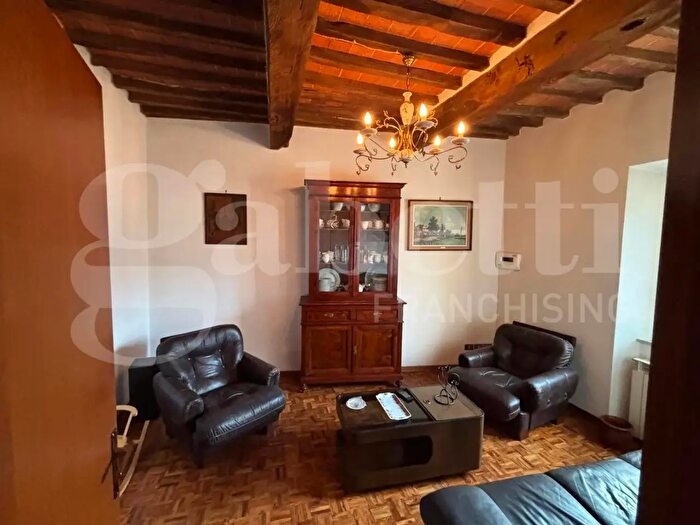 Appartamento con 5 locali in vendita in Massa Marittima