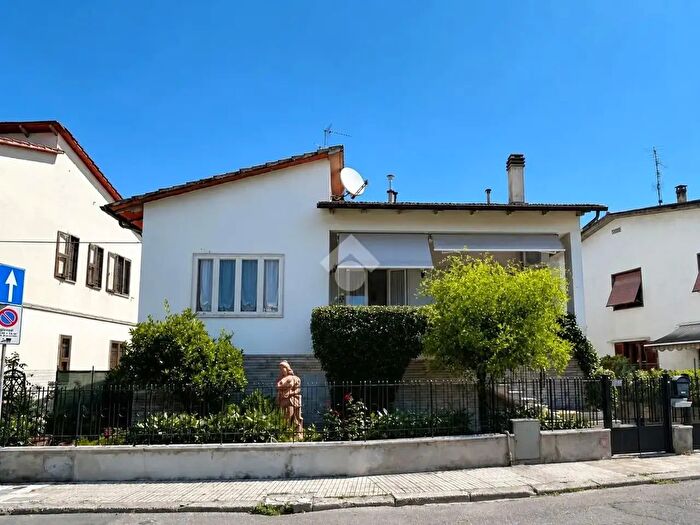Casa con 6 locali in vendita in Via Giovanni Boccaccio, Campi Bisenzio