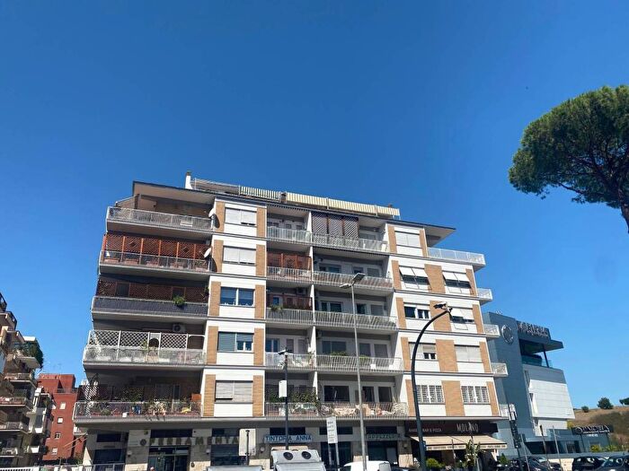 Casa con 6 locali in affitto in Via Flaminia Nuova, Vigna Clara Vigna Stelluti, Roma