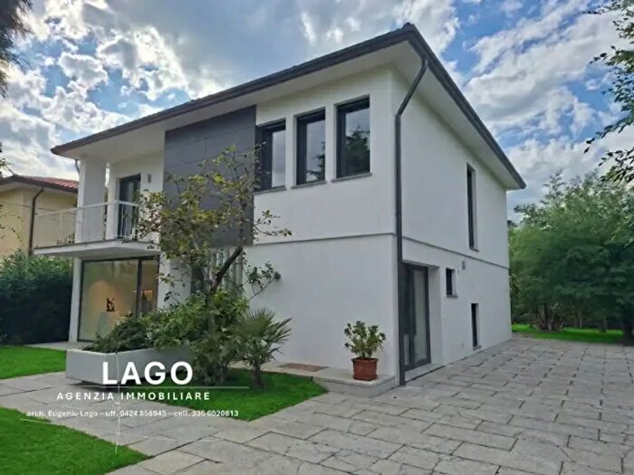 Casa con 6 locali in vendita in Nove