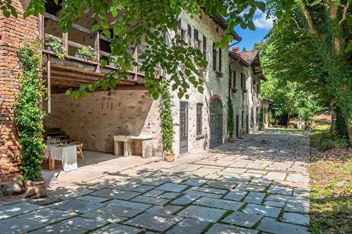 Casa con 16 locali in vendita in Via del Lazzaretto, Anzano Del Parco